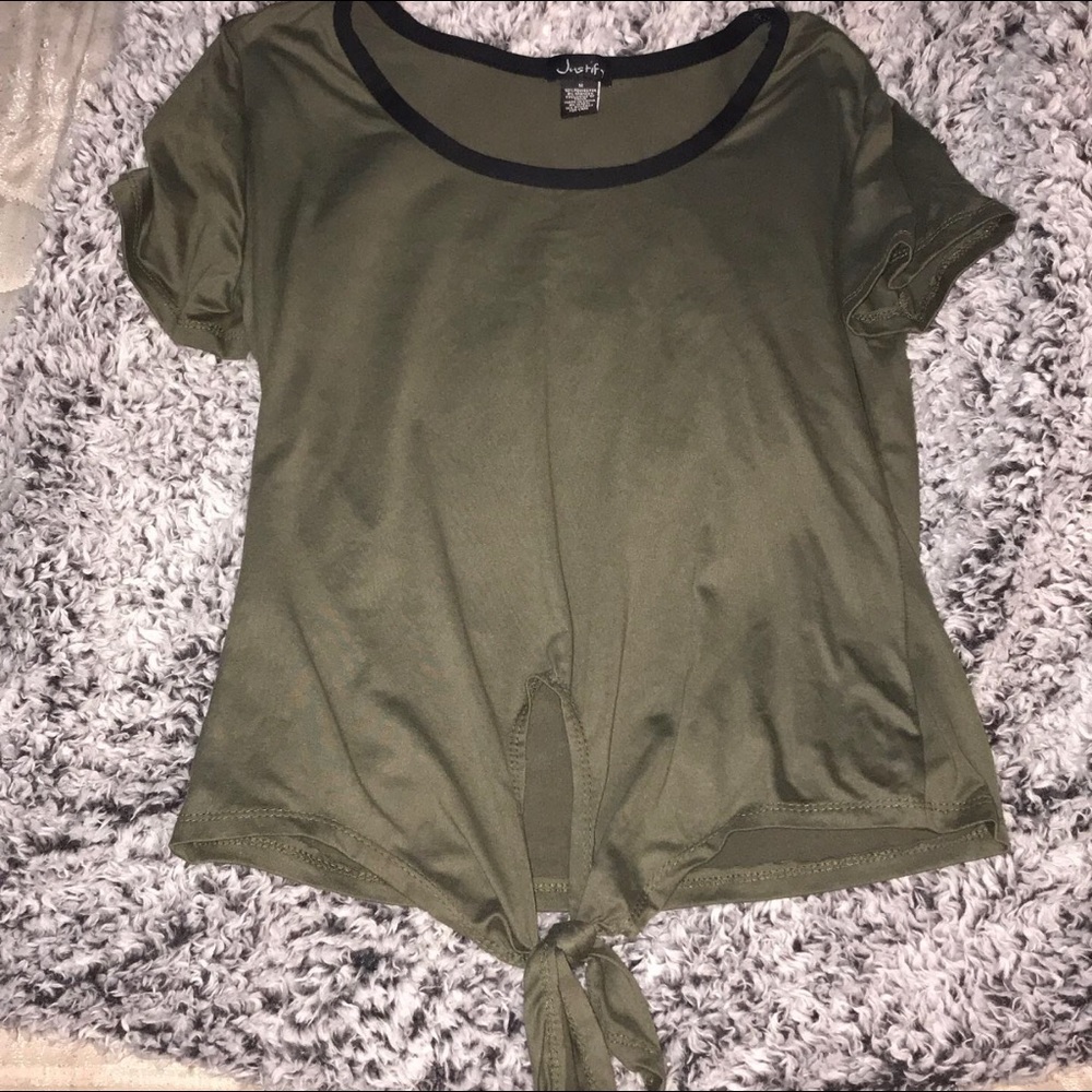 Super cute shirt, wore only a few times